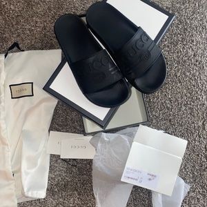 Gucci double logo black rubber slides